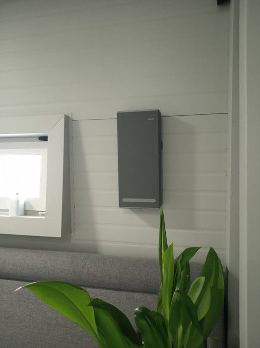 Бытовая приточно-вытяжная вентиляционная установка Vakio WINDOW SMART Серый космос